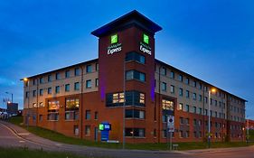 Holiday Inn Express London Luton Airport By Ihg